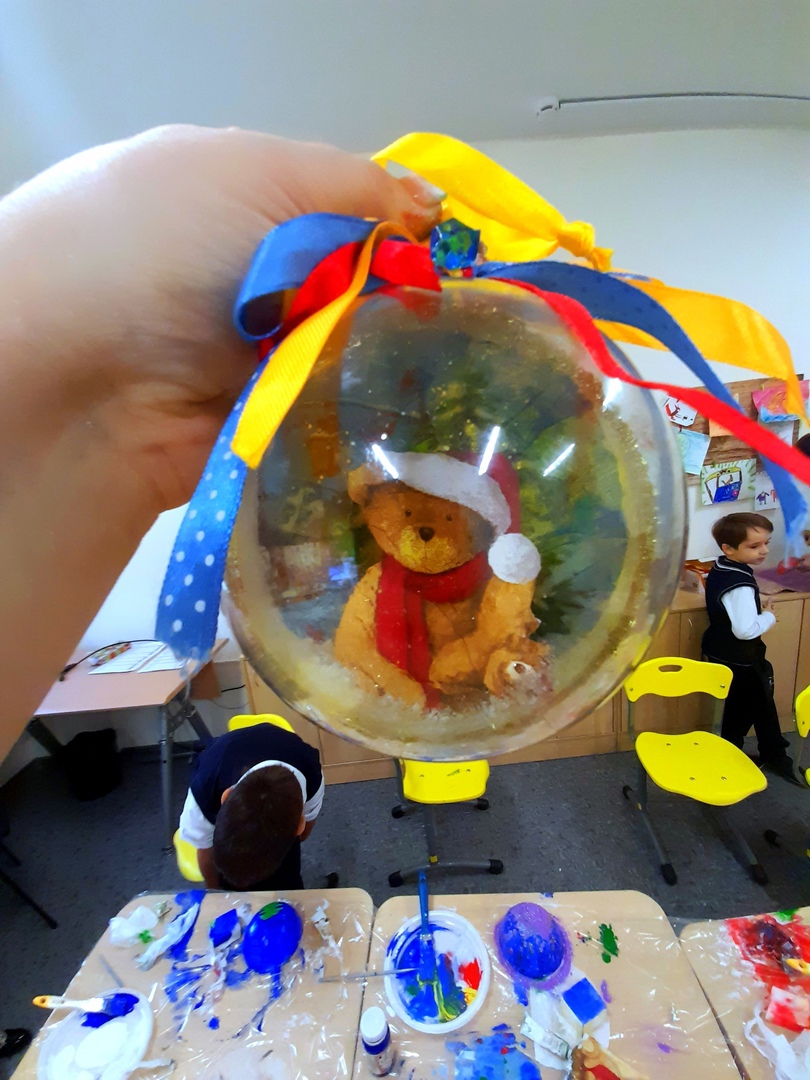 Детский мастер-класс по объемному декору новогодних шаров